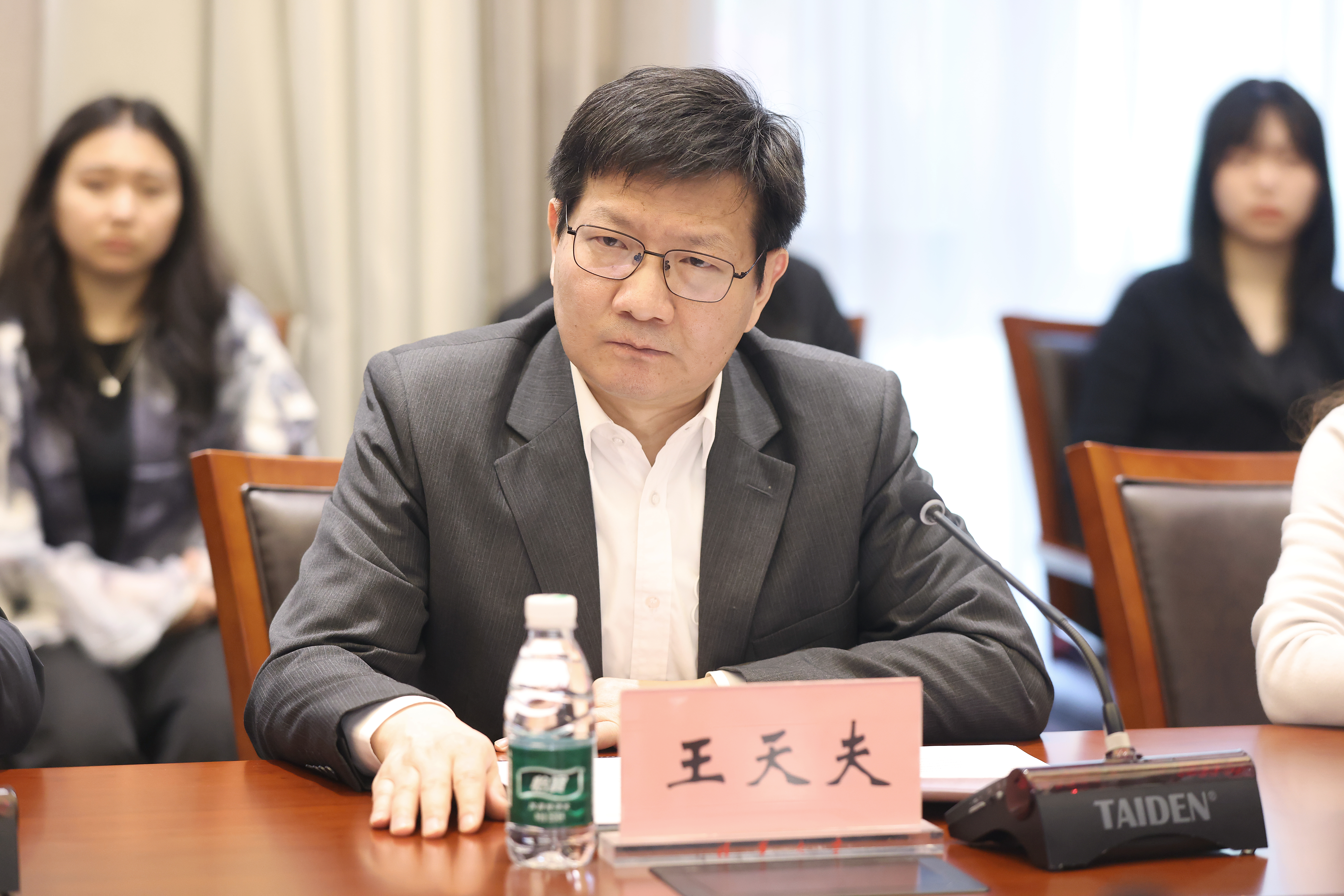 20250410-诗琳奖学金捐赠仪式-石加东-图说 (1).jpg